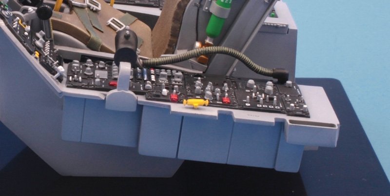 Italeri 2990 F-16 Cockpit 1/12 – obrázek 8