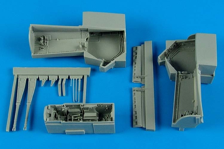 Aires 4570 EA-6B Prowler wheel bay 1/48 Kinetic