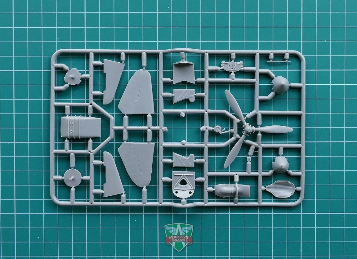 Modelsvit 4802 Yak-1 Soviet fighter on skis 1/48 – image 5