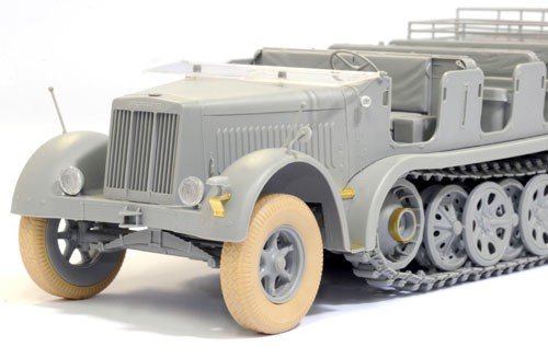 Dragon 6545 Sd.Kfz.7 8t Half-Track Early Production w/Crew 1/35 – image 7