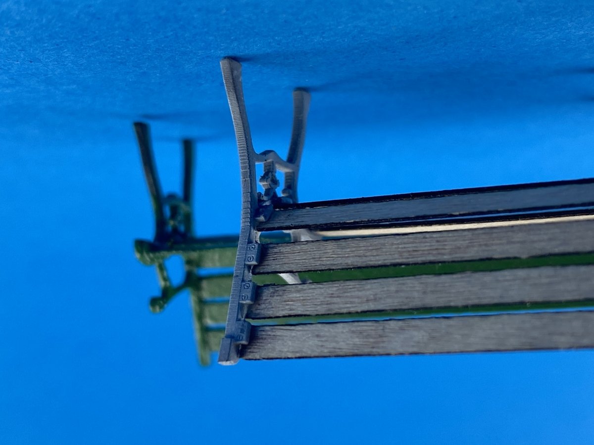 Point of no Return 3522009 Park benches and trash cans 1/35 – image 6