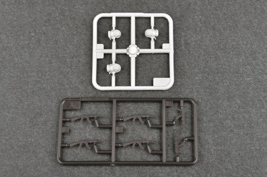 Trumpeter 00439 Iraqi Tank Crew 1/35 – image 5