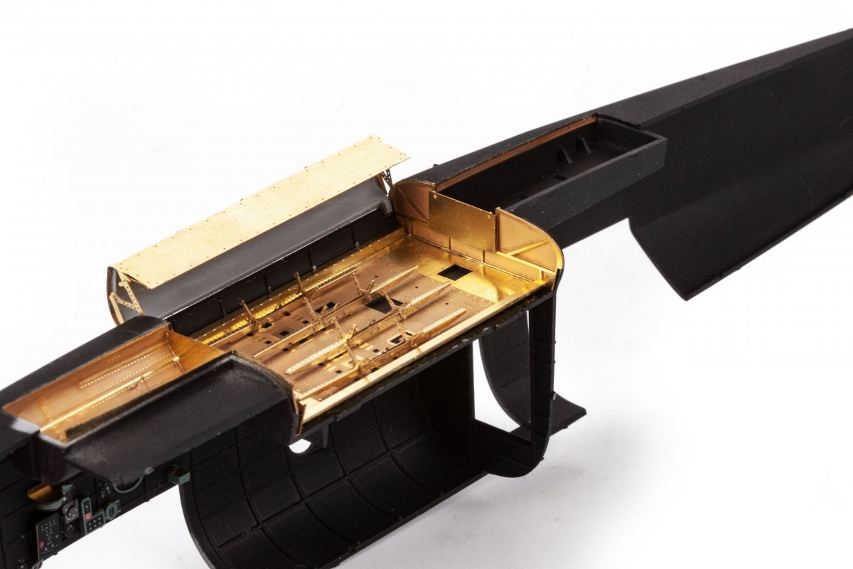 Eduard 481094 Beaufort Mk. And bomb bay ICM 1/48 – image 3