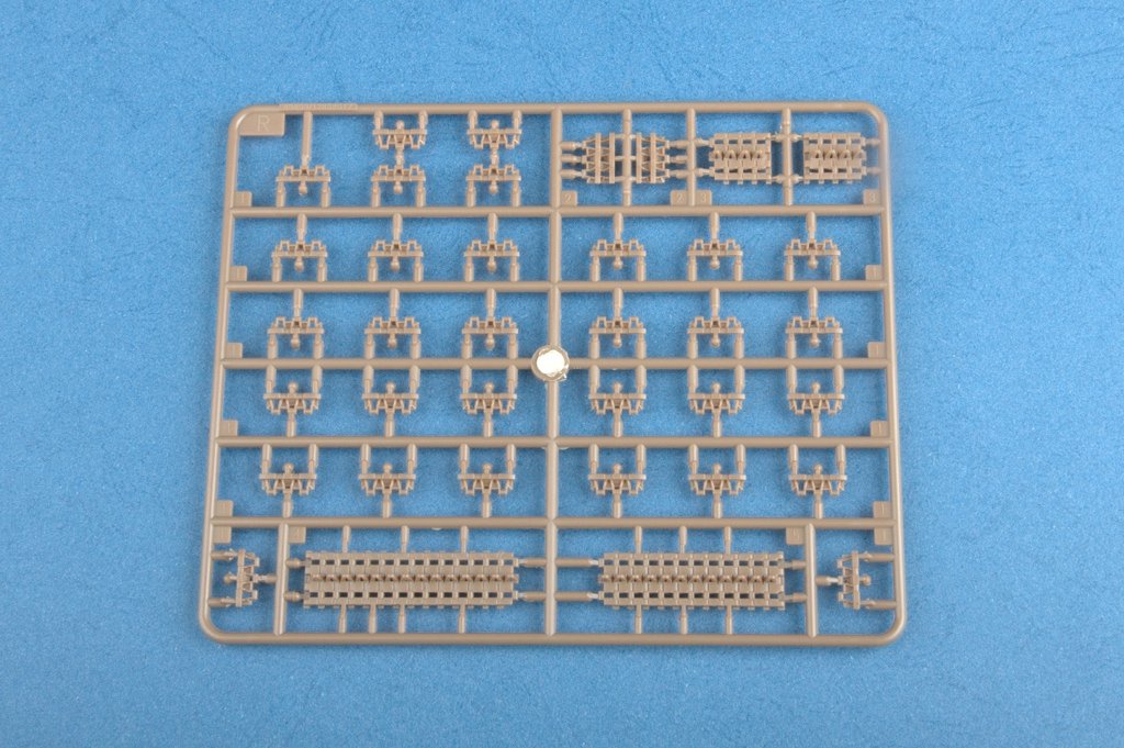 Hobby Boss 83804 German Pz.Kpfw.I Ausf.F (VK18.01)-Early 1/35 – image 8