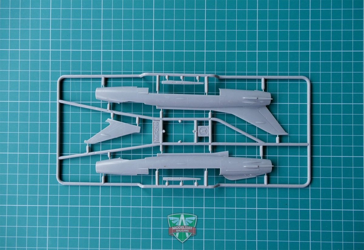 Modelsvit 72021 MiG-21F(Izdeliye &amp;quot;72&amp;quot;) Soviet supersonic fighter 1/72 – obrázek 3