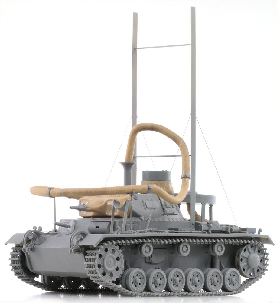 Cyber Hobby 6717 Pz. Kpfw. 111(3.7cm)(T) Ausf. F, Operation Seelowe 1/35 – image 9