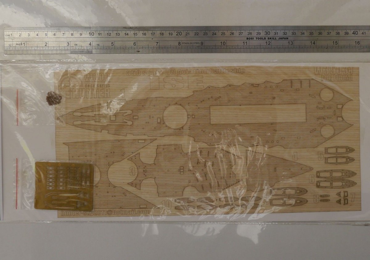 Wood Hunter W35031 Wood deck IJN Ise Aircraft Battleship for Fujimi 1/350 – obrázek 2