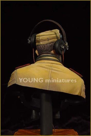 Young Miniatures YM1802 DAK Panzer Officer 1/10 – image 4