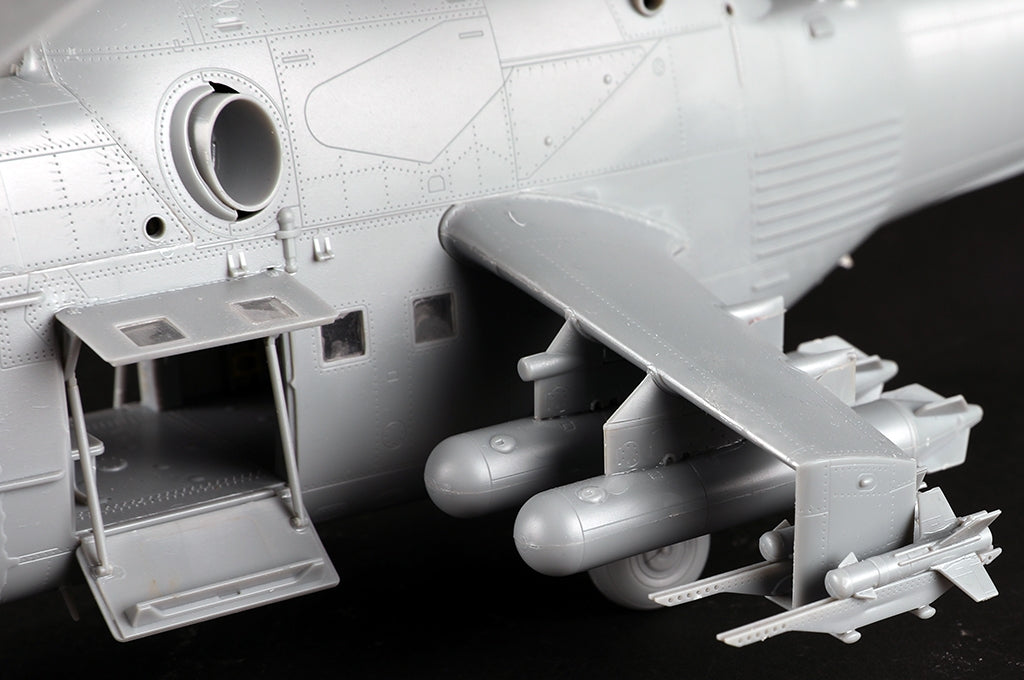 Trumpeter 05828 Mi-24A Hind-B 1/48 – imagen 16