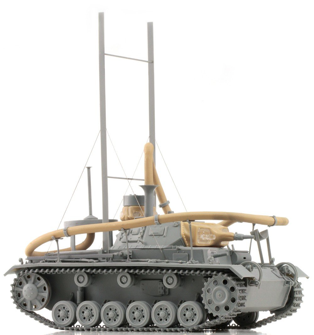 Cyber Hobby 6717 Pz. Kpfw. 111(3.7cm)(T) Ausf. F, Operation Seelowe 1/35 – image 4