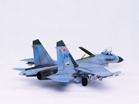 Trumpeter 02224 Soviet Sukhoi Su-27 Flanker B 1/32 – obrázek 7