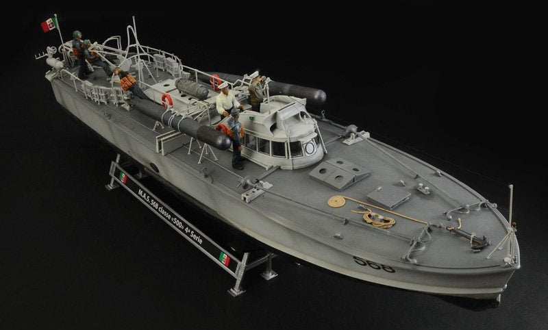 Italeri 5626 MAS 563/568 with crew 1/35 – image 5