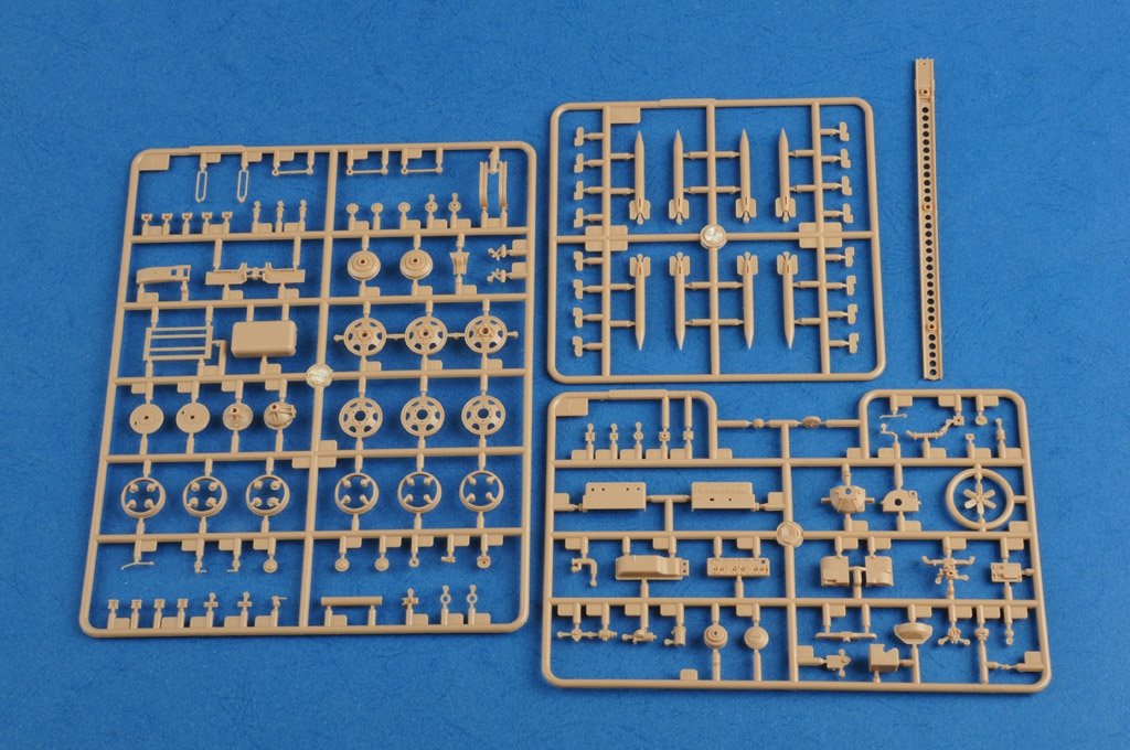Hobby Boss 83846 Russian BM-13N 1/35 – image 9