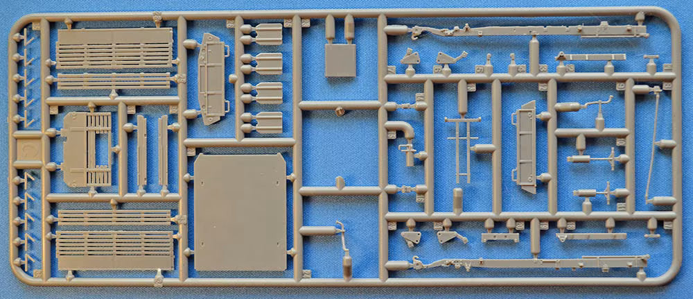 ACE 72610 US G7107 1,5t 4x4 Army Truck with Metal Body 1/72 – obrázek 5