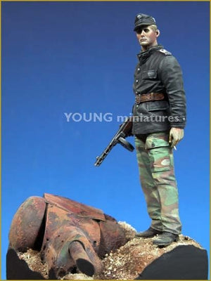 Young Miniatures YM9001-B SS Panzer Officer with T-34 Mantlet Base 90mm – image 4