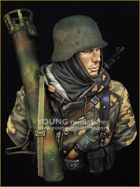 Young Miniatures YM1865 German Waffen SS with Panzerschreck 1/10 – image 8