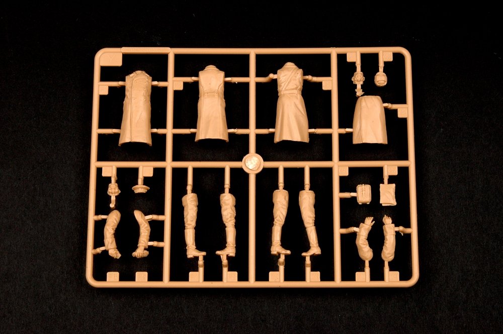 Trumpeter 00428 Soviet Artillery - Commander Inspection 1/35 – zdjęcie 6