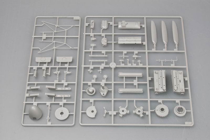 Trumpeter 02417 Hurricane Mk II D/Trop 1/24 – image 6