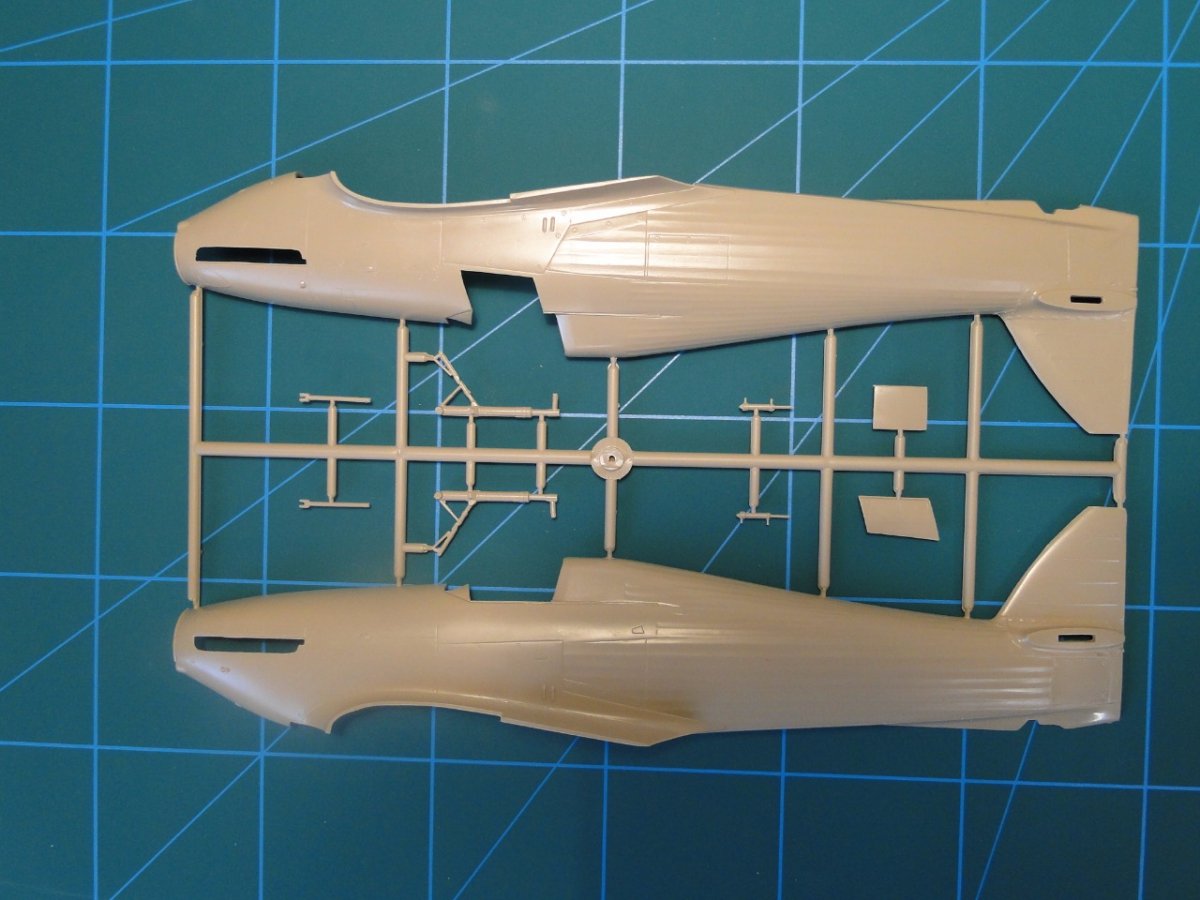 Fly 32013 Hawker Hurricane Mk IIc Trop 1/32 – image 5