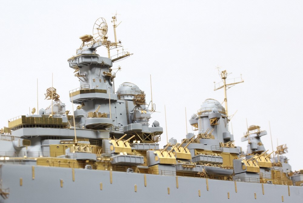 Pontos 35026FN USS BB-63 Missouri 1945 Detail Up Set (Teak tone stained wooden deck) 1/350 – image 3