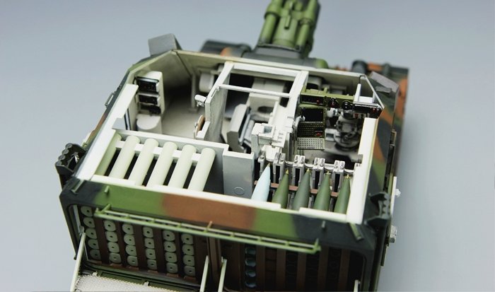 Meng Model TS-004 French AUF1 155mm Self-propelled Howitzer 1/35 – image 2
