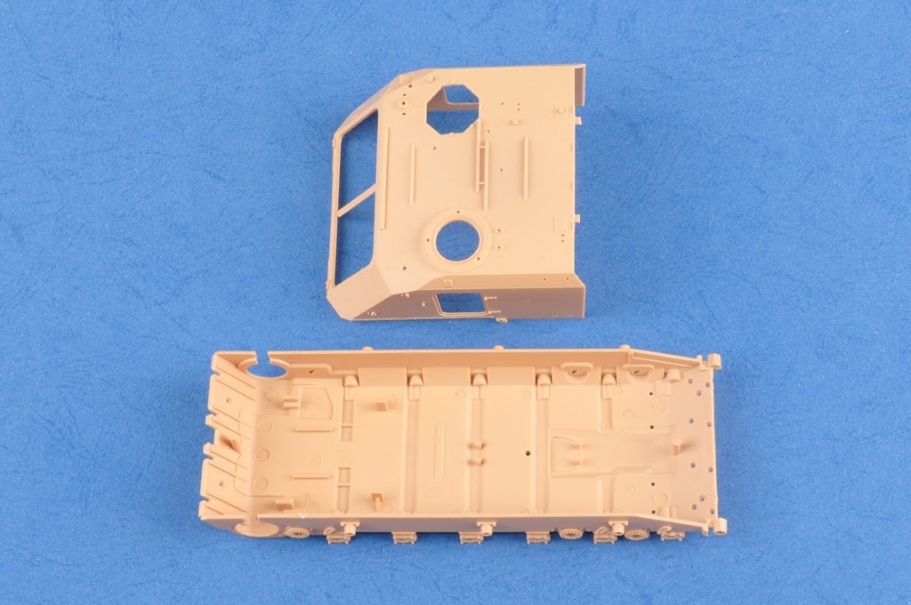 Hobby Boss 83835 GCT 155mm AU-F1 SPH Based on T-72 1/35 – imagen 4