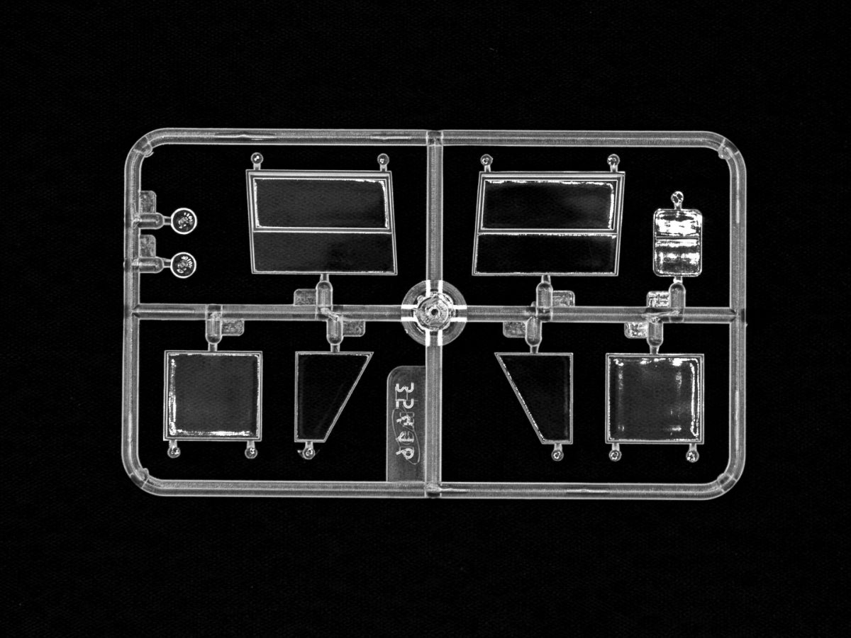 ICM DS3523 Sankas WWII Wehrmacht Ambulance Trucks 1/35 – obrázek 24