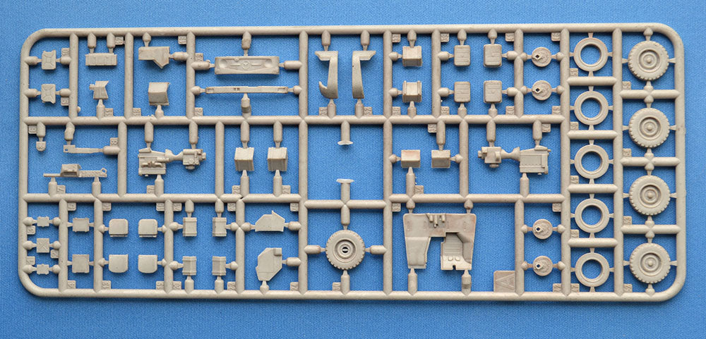 ACE 72469 Unimog S 404 Krankenwagen 1/72 – obrázek 6