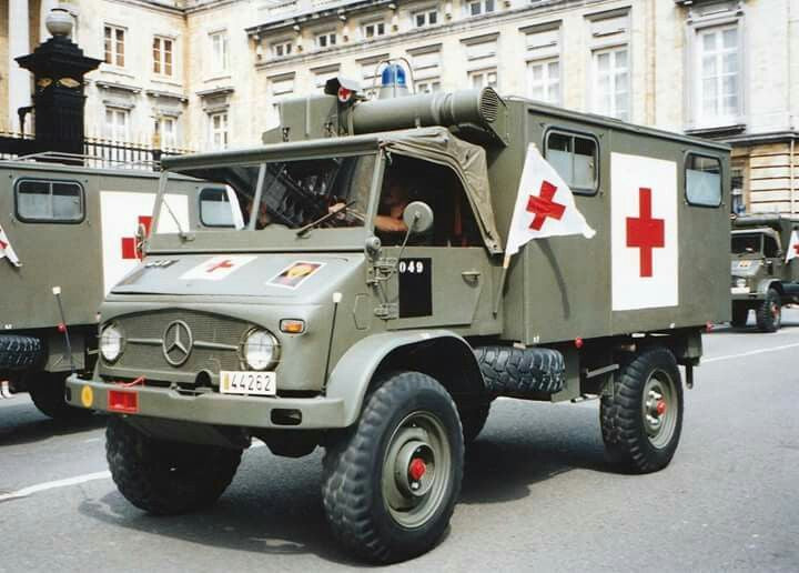 ACE 72469 Unimog S 404 Krankenwagen 1/72 – obrázek 7