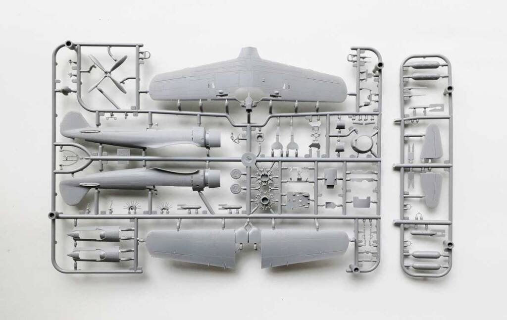 Arma Hobby 70052 Nakajima Ki-84 Hayate Model Kit 1/72 – obrázek 4