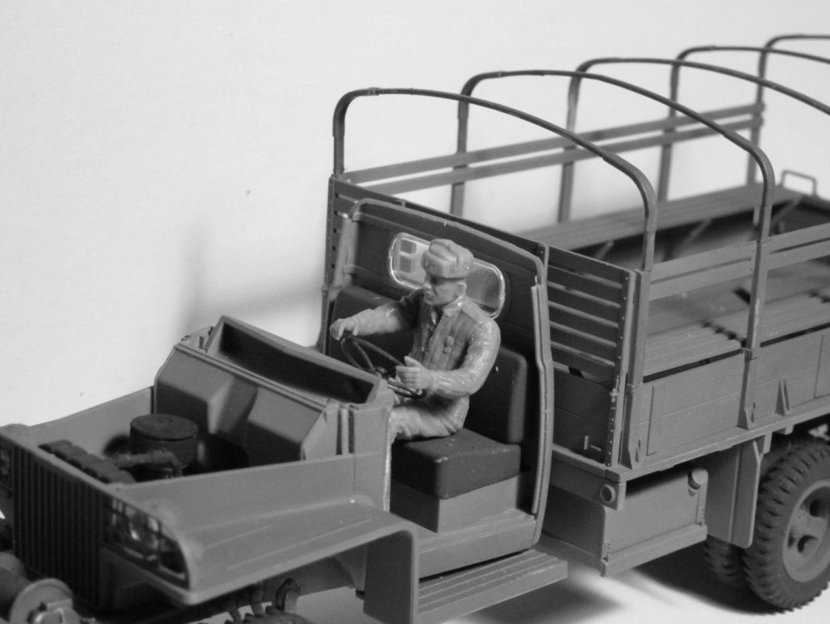 ICM 35643 RKKA Drivers (1943-1945) (2 figures) 1/35 – immagine 3