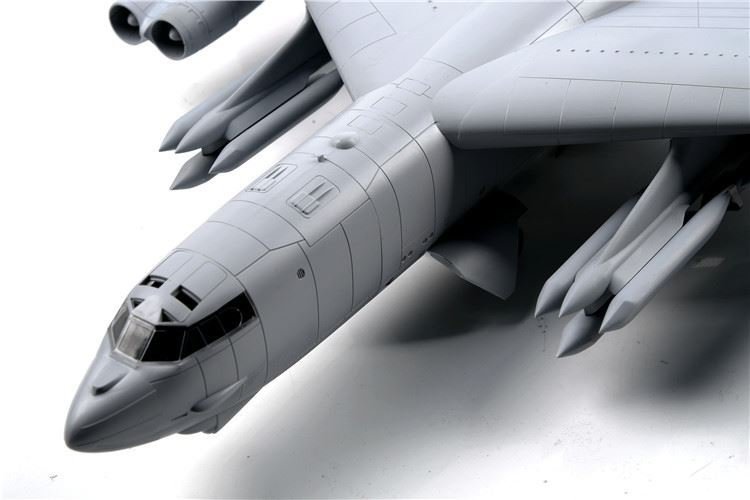 Modelcollect UA72200 B-52H US Stratofortress Strategic Bomber 1/72 – obrázek 9