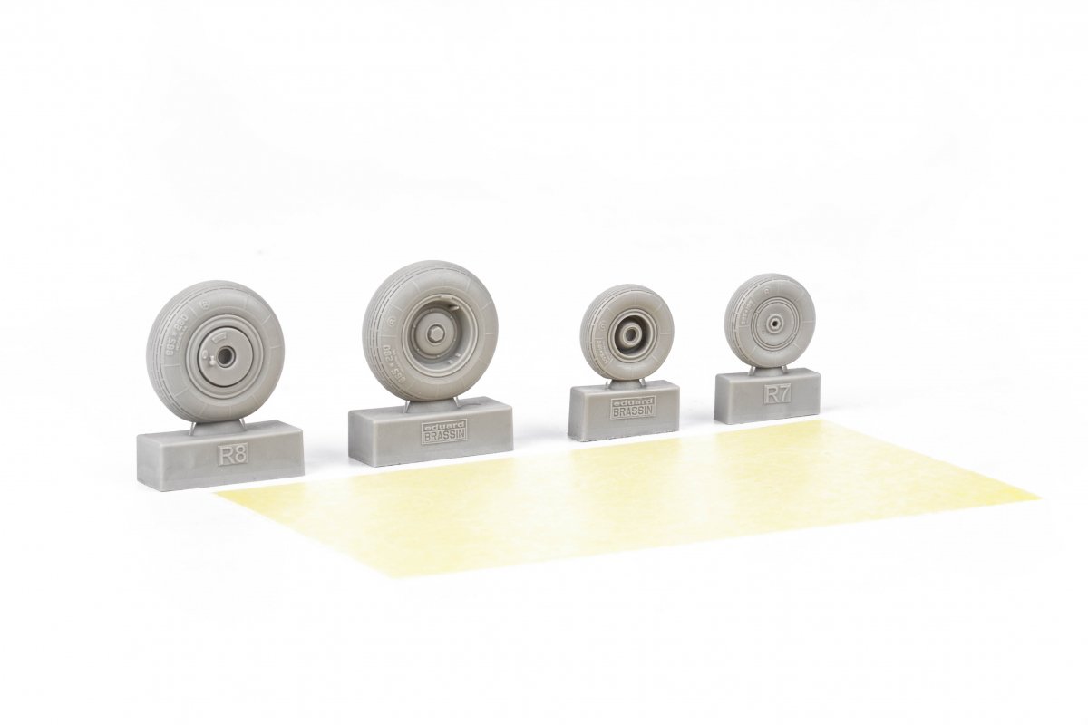 Eduard 648868 Mi-8MT wheels TRUMPETER 1/48 – image 4