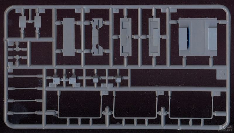 IBG 72014 Chevrolet C15A No.13 Cab General Service 1/72 – image 3