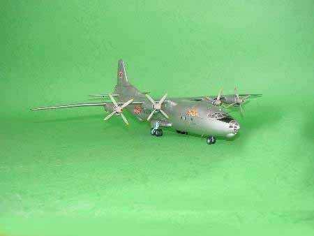 Trumpeter 04001 AntonovAn-12BK Cub 1/100 – zdjęcie 3