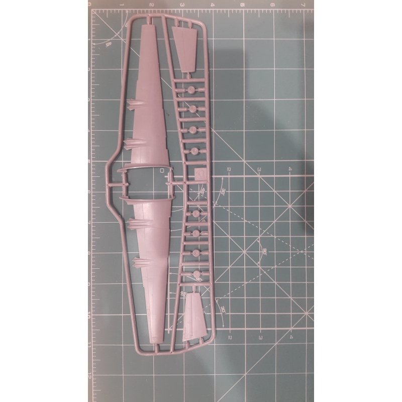 Big Model 1440033 IL-18V Berline 1/144 – image 3