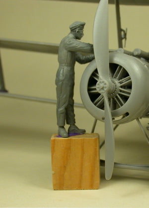 Copper State Models F32-025 RFC Air Mechanic repairing 1/32 – image 2