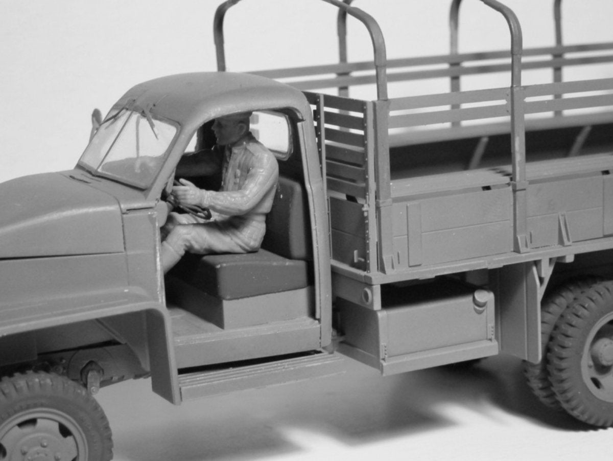 ICM 35643 RKKA Drivers (1943-1945) (2 figures) 1/35 – immagine 4