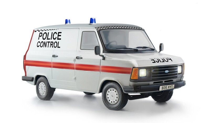 Italeri 3657 FORD TRANSIT UK POLICE 1/24 – obrázek 2