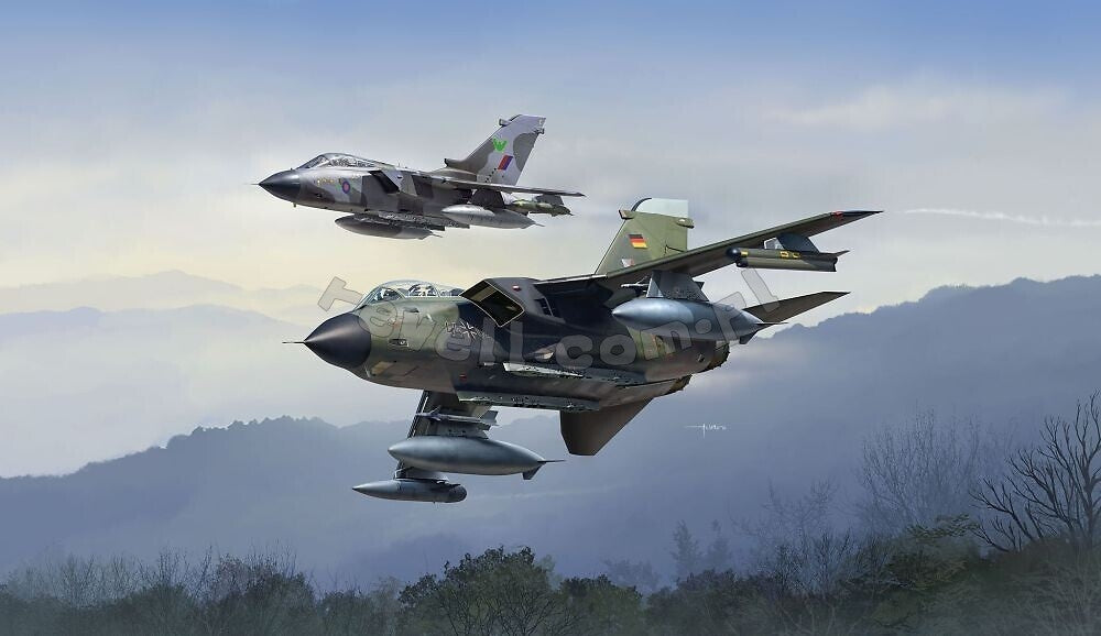 Revell 03801 Tornado Twin Pack - 50 Anniversary Panavia Tornado 1/72