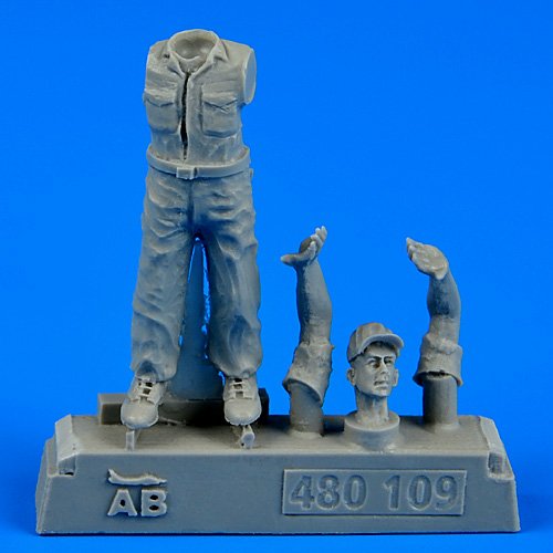 Aerobonus 480109 US Army aircraft mechanic WWII - Pacific theater 1/48
