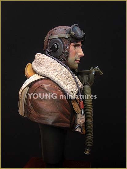 Young Miniatures YM1815 B-17 Waist Gunner ETO, 1944 1/10 – image 7