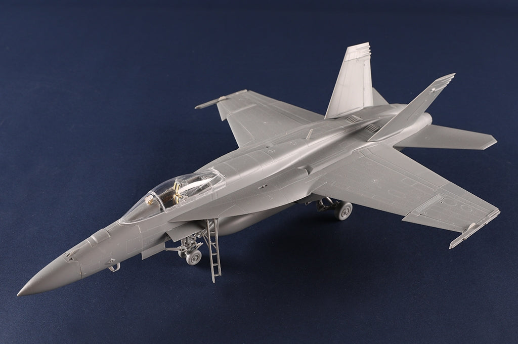 Hobby Boss 85818 F/A-18E Super Hornet VFC-12 1/48 – obrázek 9