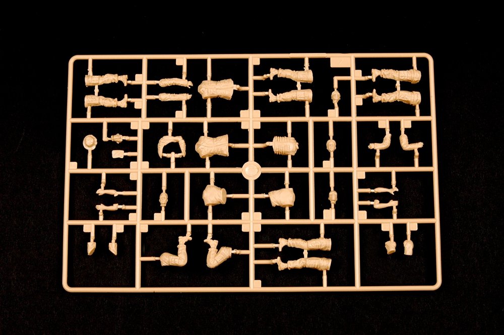 Trumpeter 00429 Modern US soldiers Logistics Supply Team 1/35 – immagine 4