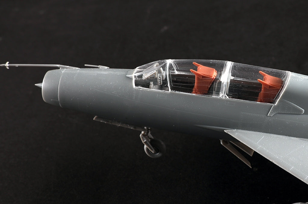 Trumpeter 02825 JJ-7A Trainer 1/48 – image 9