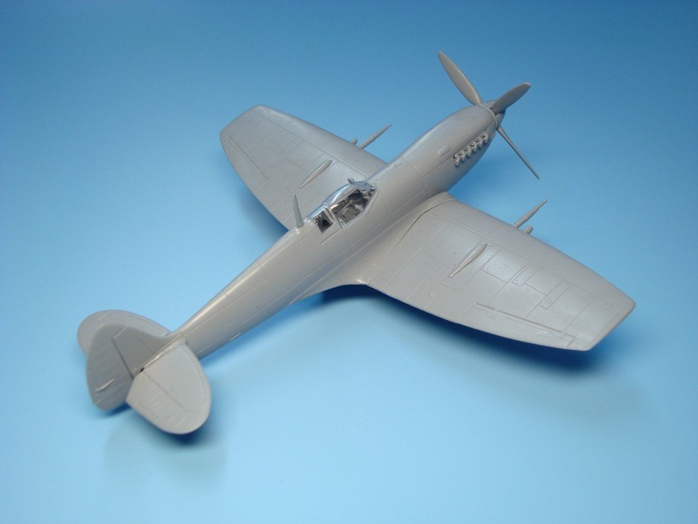 AZ Model AZ7380 Spitfire Mk.VIII RAAF 1/72 – Bild 12