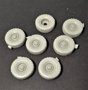 Roues de route Panzer Art RE35-710 FMTV (Goodyear) 1/35 – image 2
