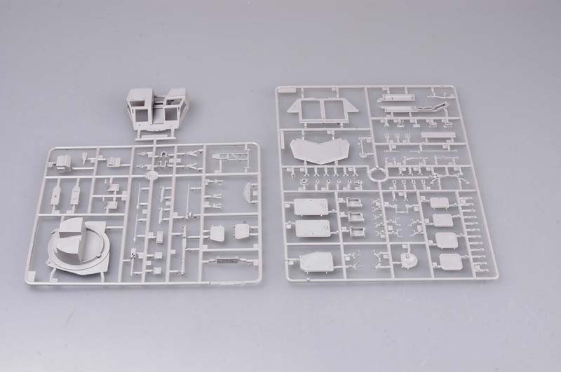 Trumpeter 00393 USMC LAV-AD Light Armored Vehicle-Air Defense 1/35 – obrázek 5