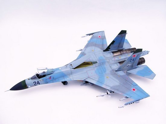 Trumpeter 02224 Soviet Sukhoi Su-27 Flanker B 1/32 – obrázek 2