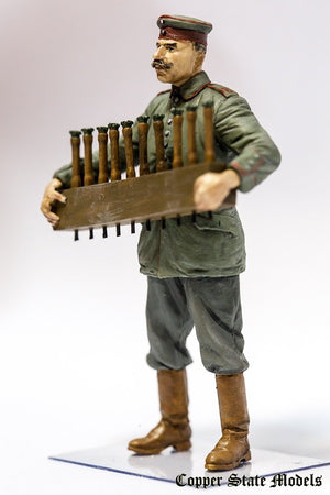 Copper State Models F32-004 German aerodrome personnel with grenades crate 1/32 – Bild 4